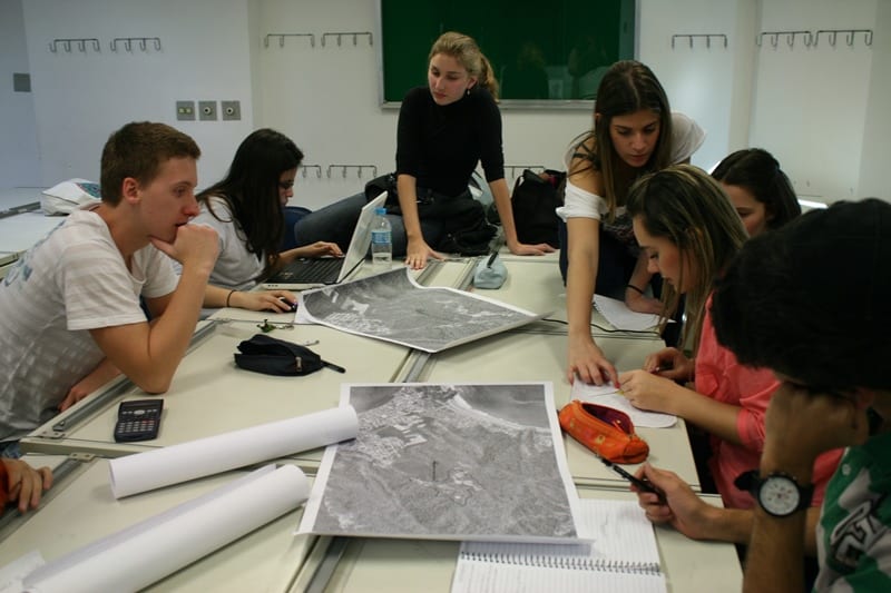 Foto 08 — Habitação e Cidade