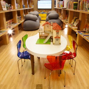 Acervo em múltiplos idiomas da Biblioteca Infantil